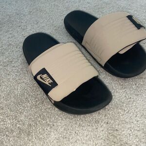 Men’s size 9 Nike slides.  Worn once